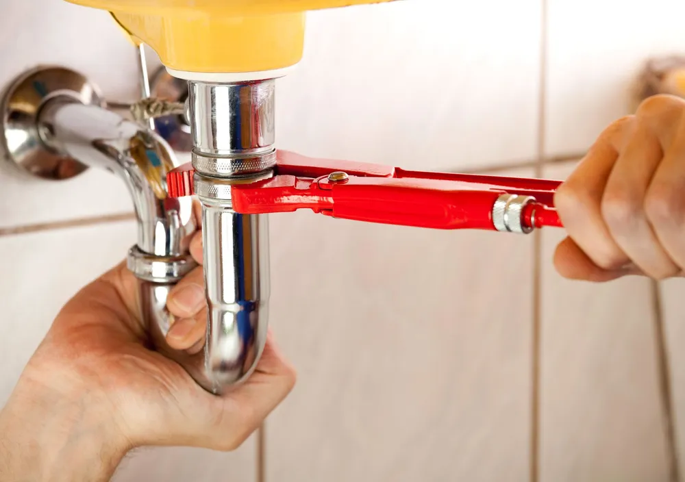 165982616-1000w Emergency Seniors' Plumber